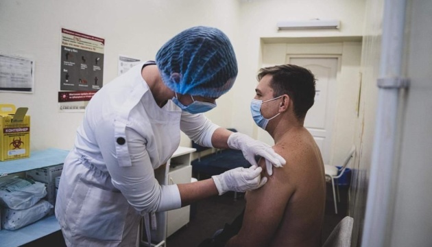 65.805 vacunas contra la COVID-19 administradas en Ucrania en un día