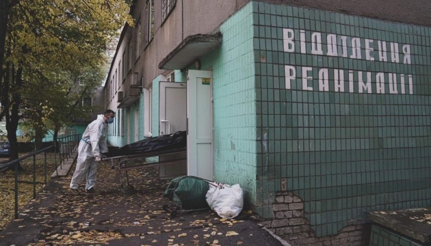 COVID-19 у Києві: за добу захворіли майже вдвічі більше людей, ніж одужали