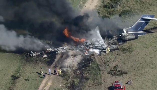 У Техасі розбився пасажирський літак, 21 особі вдалося вижити
