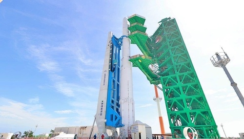 Південна Корея запустила першу власну ракету-носій «Нурі»