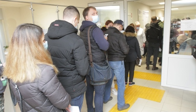 Повністю вакциновані від коронавірусу 35% українців – Ляшко