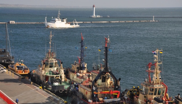 Війна з рф заблокувала в українських портах майже 100 суден з іноземними екіпажами