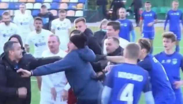 Матч Другої ліги «Суми» - «Перемога» завершився бійкою за участю гравців і уболівальників