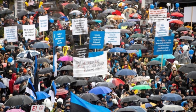 В Естонії тисячі людей вийшли на акцію проти COVID-вакцинації