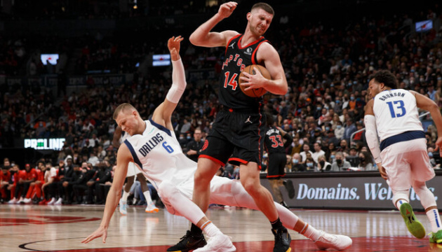 НБА: 7 очок Михайлюка не врятували «Торонто» від поразки «Далласу» 