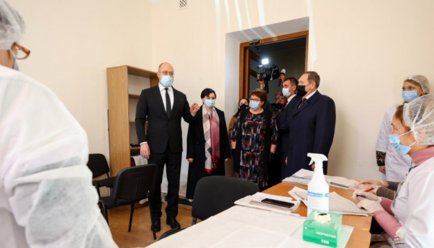 El primer ministro Shmygal pide acelerar el ritmo de vacunación contra la COVID-19 