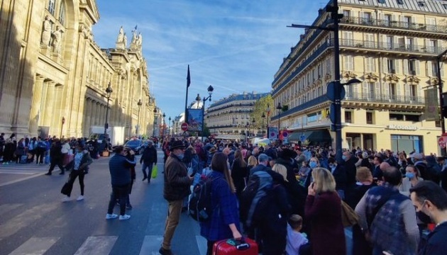 Вокзал у Парижі евакуювали через підозрілий багаж