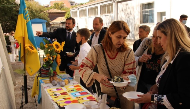 В українській суботній школі у Мадриді відсвяткували День козацтва