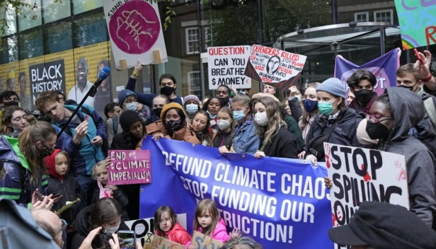 У Лондоні - протест напередодні кліматичного саміту: вимагають відмовитися від викопного палива
