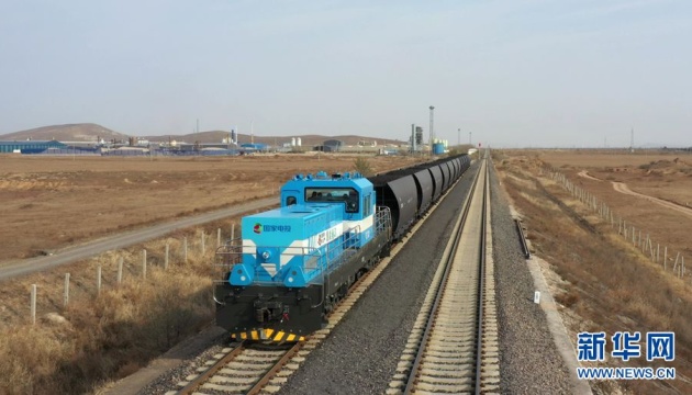 Китай випробував гібридний водневий локомотив