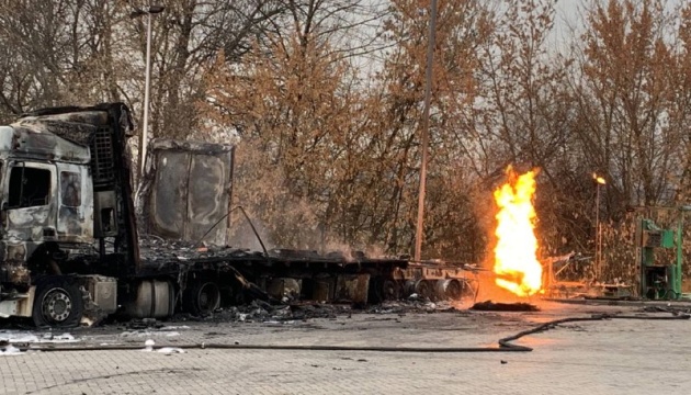 Вибух газу на АЗС у Харківській області: залишки конденсату продовжують горіти