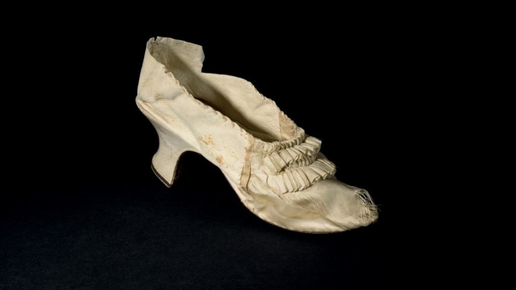Шовкову туфлю Марії-Антуанетти продали торік на аукціоні в Версальському палаці