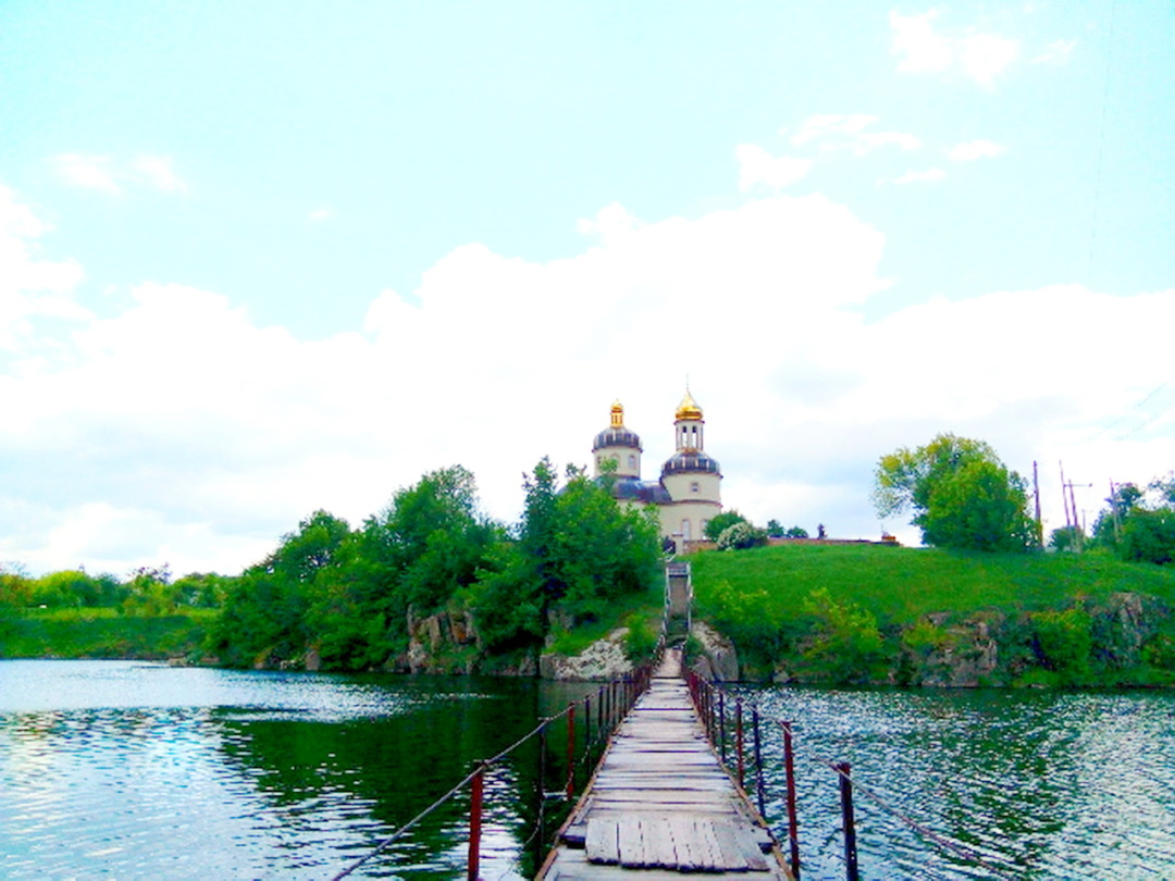 Стеблів - козацьке місто на мальовничих берегах річки Рось