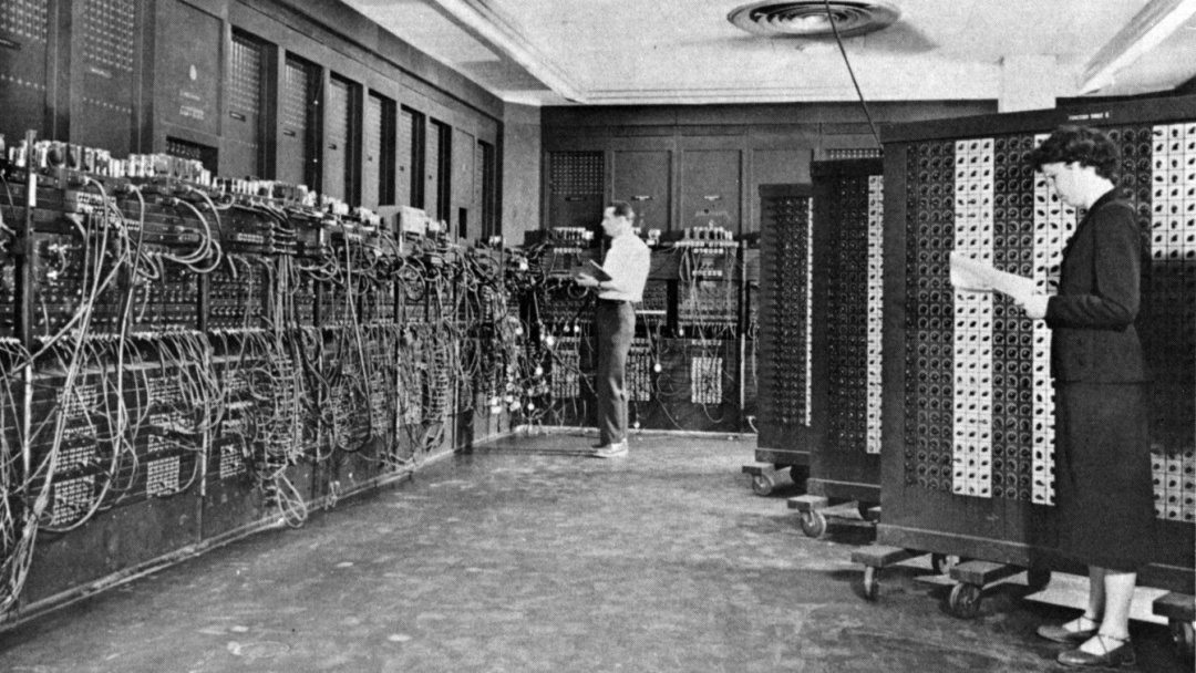 Перші комп’ютери займали кілька спеціально обладнаних залів