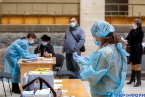 Більш як 15 мільйонів українців зробили щонайменше одну дозу COVID-вакцини