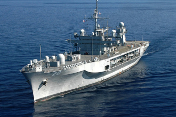 Flaggschiff der 6. US-Flotte USS Mount Whitney fährt ins Schwarze Meer