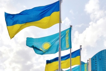 Ucrania y Kazajistán acuerdan intensificar la cooperacion militar
