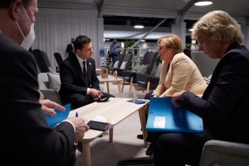 À Glasgow, Angela Merkel et Volodymyr Zelensky ont discuté du Donbass et de la crise énergétique