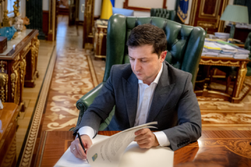 Präsident Selenskyj unterzeichnet Gesetz gegen Oligarchen