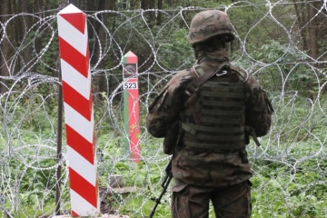 Polnische Sicherheitskräfte verhindern Grenze-Durchbruch von Migranten
