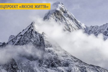Escaladores ucranianos ascienden a la cima más difícil del Himalaya