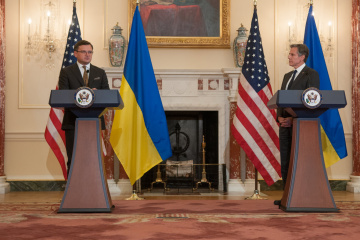Les États-Unis suivent « de très près » les mouvements de forces armées russes le long de la frontière ukrainienne »