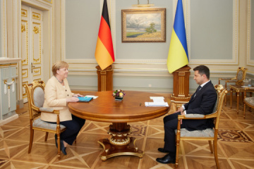 Selenskyj und Merkel sprechen über Sicherheitslage an Grenze zu Ukraine und Migrationskrise