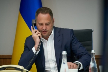 Yermak trata con el asesor de Biden la actividad militar rusa cerca de Ucrania