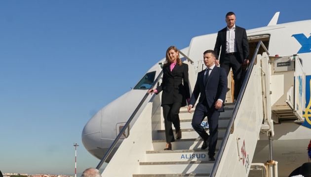 Zelensky arrives in UK to attend climate summit