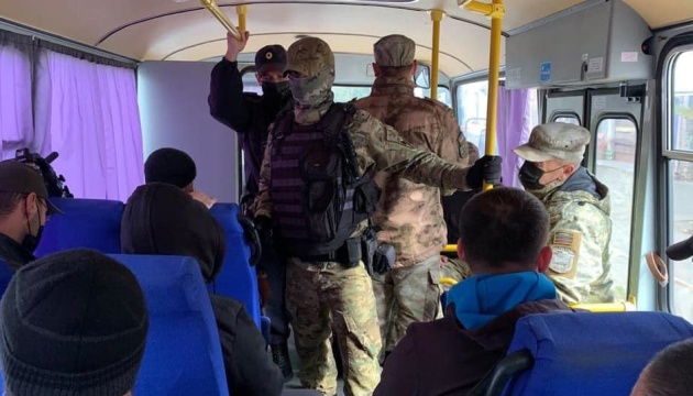 В окупованому Криму – нові масові затримання біля «військового суду»