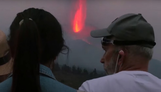 Виверження вулкана приваблює тисячі туристів на острів Ла-Пальма