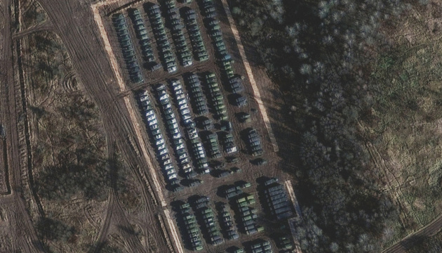 POLITICO veröffentlicht Satellitenbilder russischer Wehrtechnik an ukrainischer Grenze