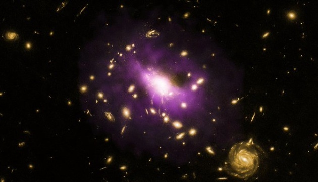Телескоп NASA показав надмасивне скупчення галактик