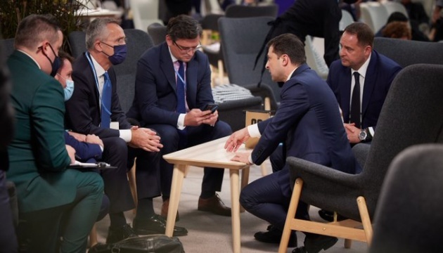 Zelensky, Stoltenberg discuss situation in eastern Ukraine