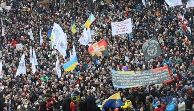 «Антивакцинатори» розблокували урядовий квартал та мітингують під Радою