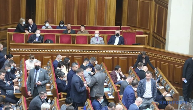 Parlament entlässt fünf Minister