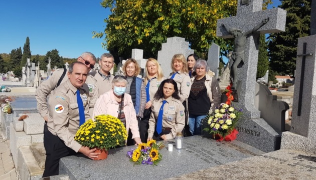 СУМівці вшанували чотири українські могили на цвинтарях у Мадриді
