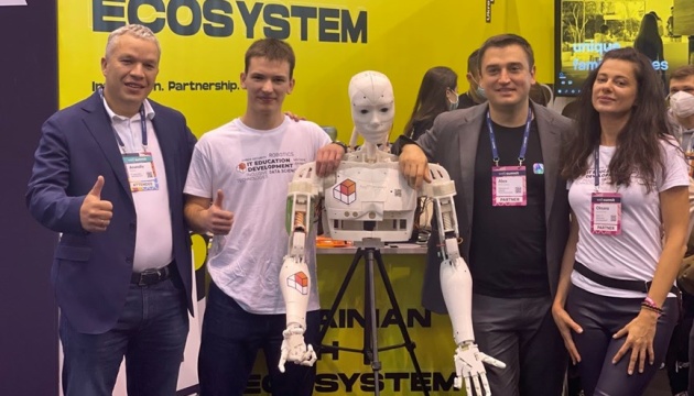 Студенти КПІ презентують двох роботів на Web Summit 2021