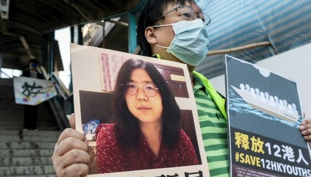 Ув’язнена за репортажі про COVID-19 китайська журналістка помирає від голодування - The Guardian