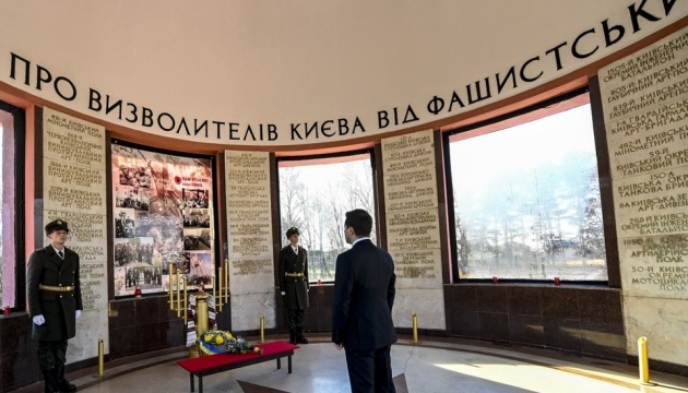 Zelensky honors fighters who liberated Kyiv from Nazi invaders