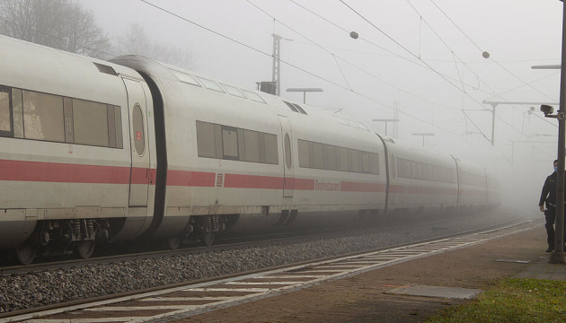 Чоловік з ножем напав на пасажирів потяга у Німеччині, є поранені