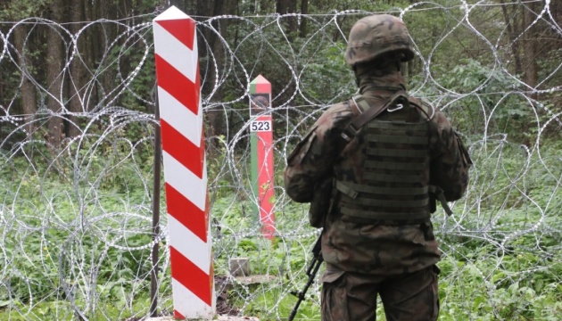 белорусские военные пытались сделать подкоп под польским заграждением на границе