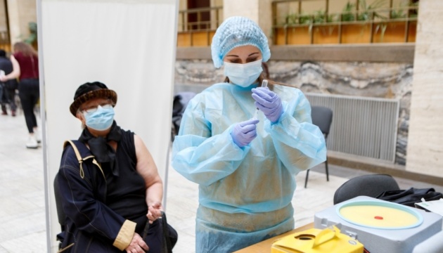 In Ukraine knapp 64.000 gegen Covid-19 binnen eines Tages geimpft