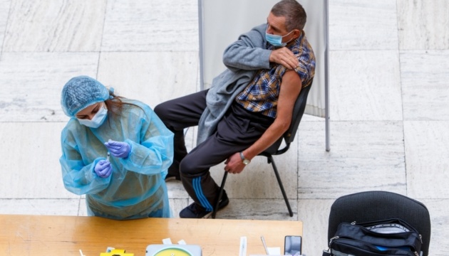 86.146 personas vacunadas contra el coronavirus en Ucrania en un día