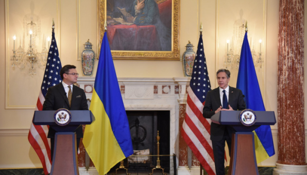 США й надалі надаватимуть військову підтримку Україні, у тому числі летальну зброю - Блінкен