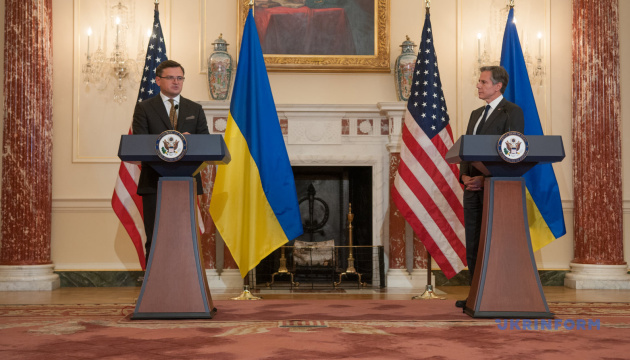 Les États-Unis suivent « de très près » les mouvements de forces armées russes le long de la frontière ukrainienne »