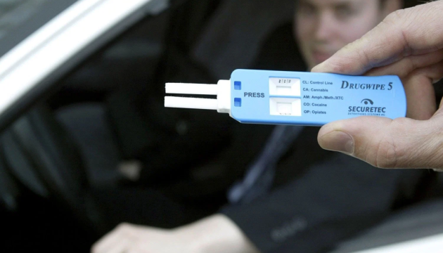 Глава МВС хоче запровадити експрес-тести для перевірки водіїв на наркотики