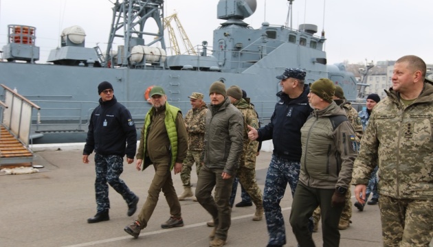 Резніков і Залужний відвідали об’єкти інфраструктури ВМС в Одесі