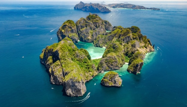 Найвідоміший у Таїланді пляж відкриється для туристів у січні