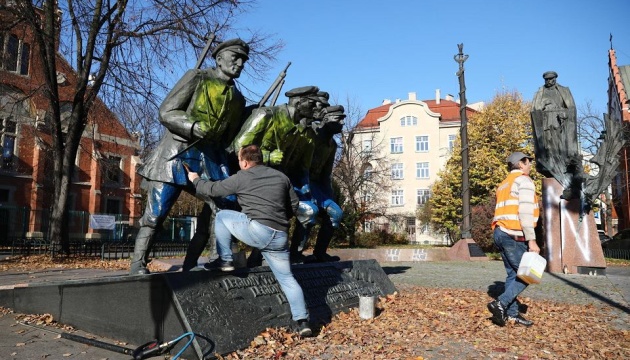 У Польщі затримали українця за підозрою у вандалізмі над пам’ятником Пілсудському